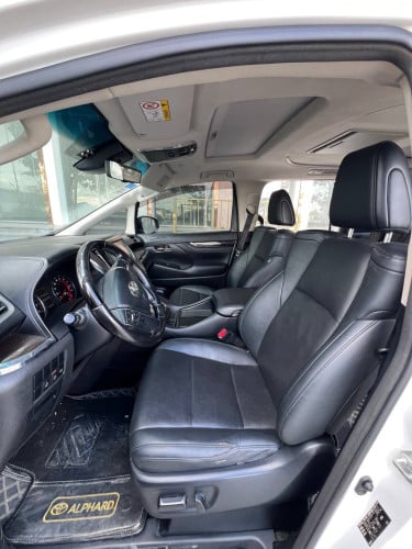 Alphard 2021