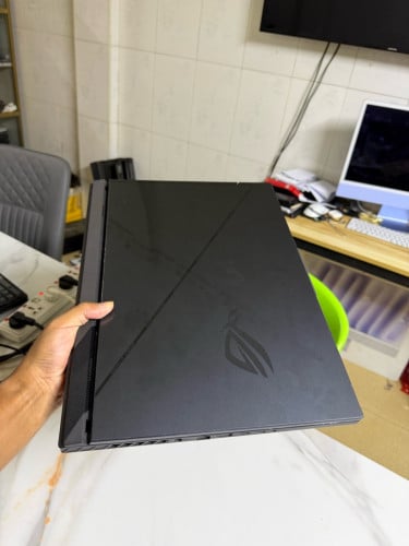 ASUS ROG Strix G814JV