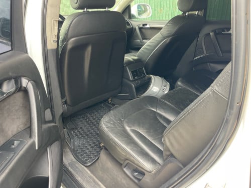 Audi Q7ឆ្នាំ2011ប្រើស៊ូត