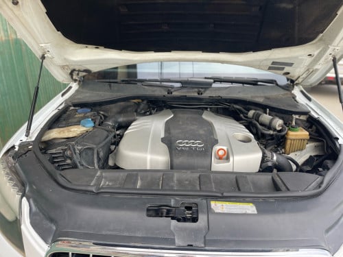 Audi Q7ឆ្នាំ2011ប្រើស៊ូត