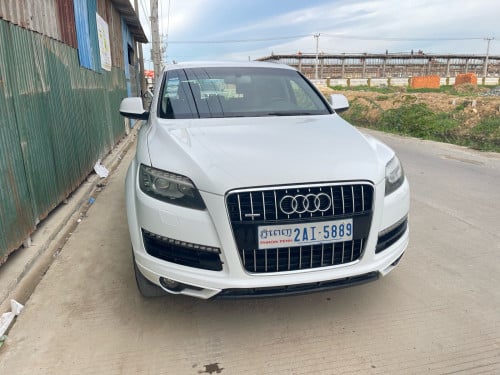 Audi Q7ឆ្នាំ2011ប្រើស៊ូត
