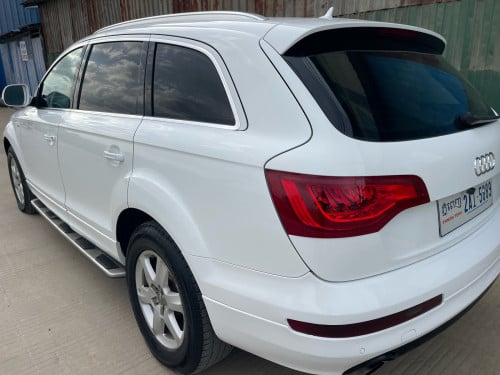 Audi Q7ឆ្នាំ2011ប្រើស៊ូត