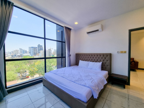 BKK1 | Spacious 2BR Serviced Apartment with Pool | Free Car Parking