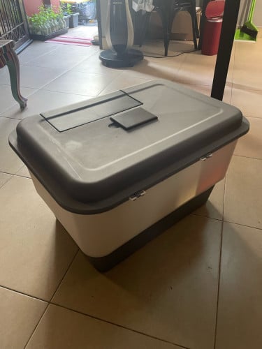 Brand New Enclosed Cat Litter Box