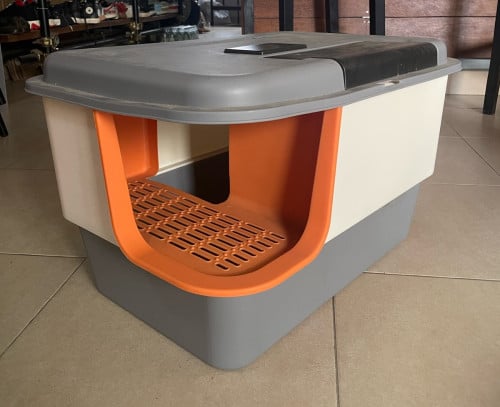 Brand New Enclosed Cat Litter Box