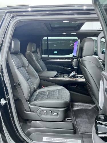 Cadilac Escalade 2026 Black Edition VIP Seat