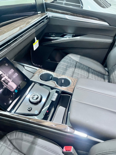 Cadilac Escalade 2026 Black Edition VIP Seat