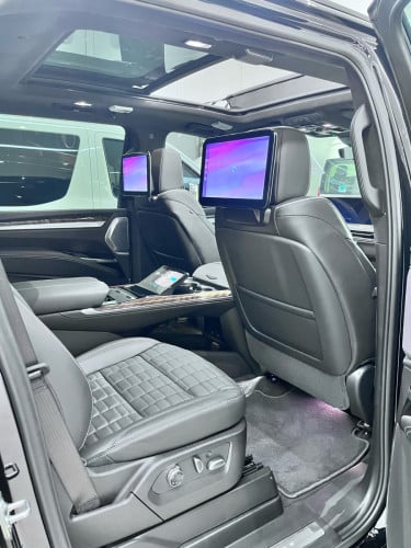 Cadilac Escalade 2026 Black Edition VIP Seat