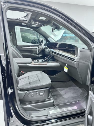 Cadilac Escalade 2026 Black Edition VIP Seat