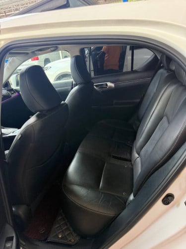 CT 200h 2012 For Rent /出租