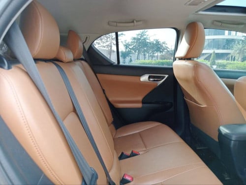 CT 200h 2012 For Rent /出租