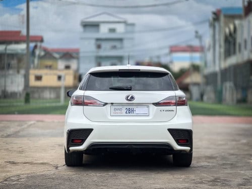 CT200H for rent