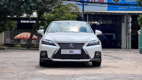 CT200H for rent