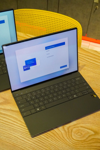 Dell XPS9345 NON-Touch and Touch