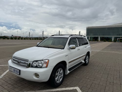 Highlander 6ម៉ាសុីនប៉ុង1ពណ៍ស ឆ្នាំ2002