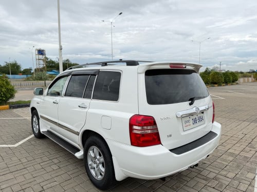 Highlander 6ម៉ាសុីនប៉ុង1ពណ៍ស ឆ្នាំ2002