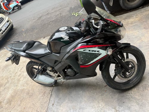 Honda CBR150cc មានពន្ធកាតគ្រី