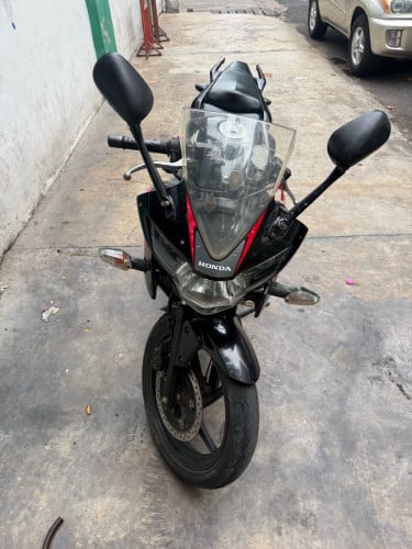 Honda CBR150cc មានពន្ធកាតគ្រី