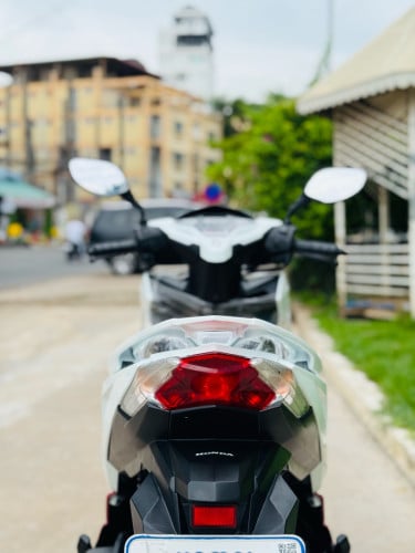 HONDA CLICK 017ក្រុមហ៊ុន ម៉ាសុីនតាន់ហាប់នែនស្ងាត់ជិះស្រួលស្ទុះខ្លាំងធានាមិនលាន់មិនហុយមានពន្ធកាតគ្រឺ