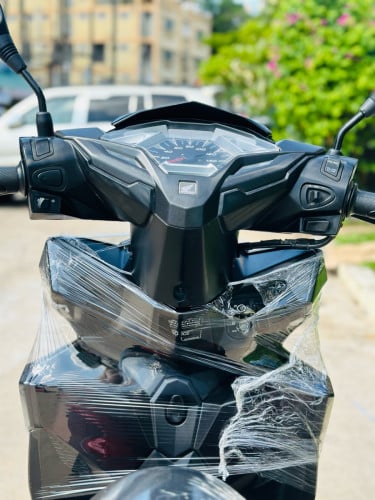 HONDA CLICK 017ក្រុមហ៊ុនNCX ម៉ាសុីនតាន់ហាប់នែនស្ងាត់ជិះស្រួលស្ទុះខ្លាំងមិនលាន់មិនហុយមានពន្ធកាតគ្រឺ