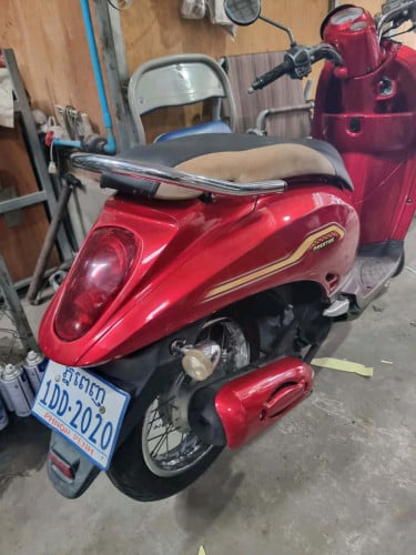 Honda Scoopy 2011 580$