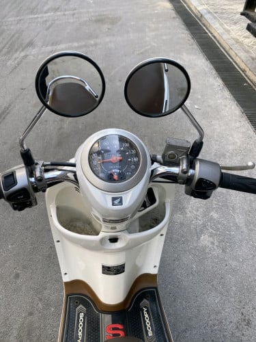 Honda scoopy 2015