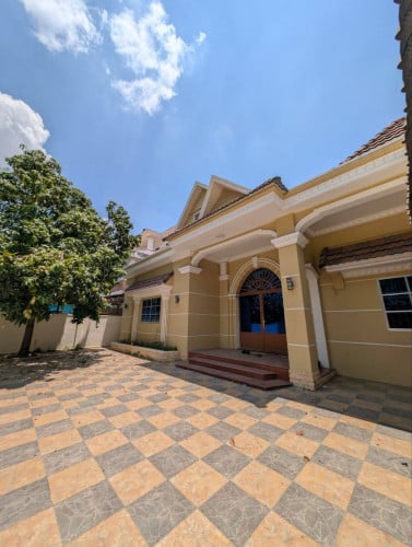 House for rent at Psar Derm Thkov