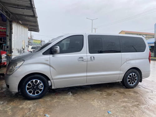 HYUNDAI Starex 2008 For Rent /出租