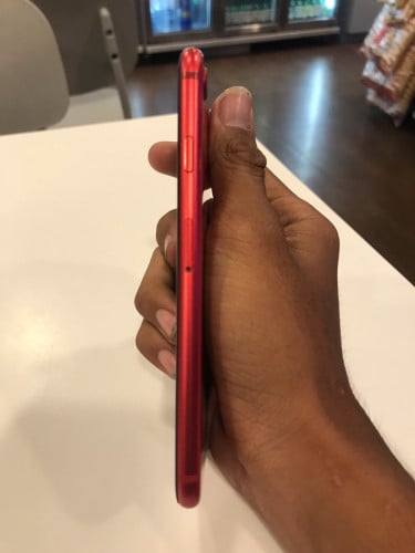 I phone 8 snom zin 64G 35$