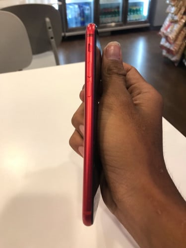 I phone 8 snom zin 64G 35$