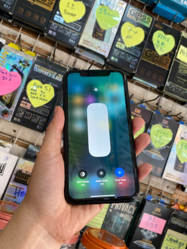 I phone Xr LLA 64G