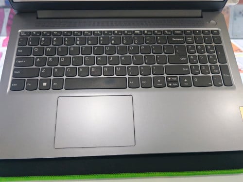 IdeaPad Slim 3 15IAH8