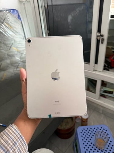 iPad Pro 11 inch 256gsim WiFi ទទួលកញ្ចក់នៅស្អាត