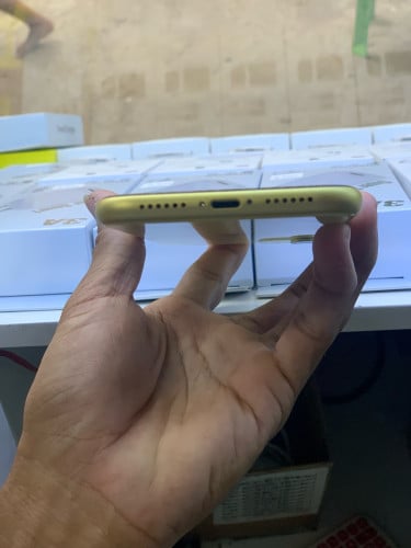iPhone 11.អេក្រង់ហ្សុិន មានស្កេនតួរស្អាត