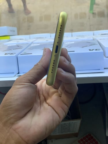 iPhone 11.អេក្រង់ហ្សុិន មានស្កេនតួរស្អាត
