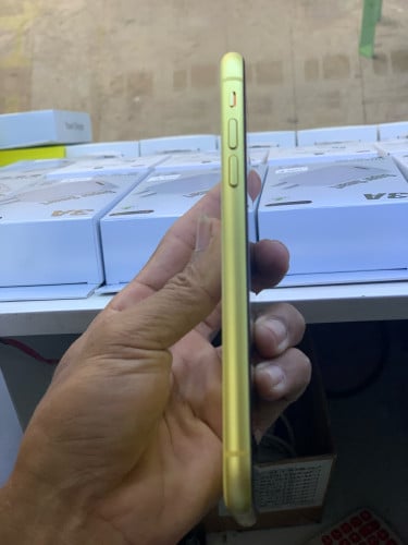 iPhone 11.អេក្រង់ហ្សុិន មានស្កេនតួរស្អាត