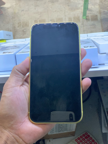 iPhone 11.អេក្រង់ហ្សុិន មានស្កេនតួរស្អាត