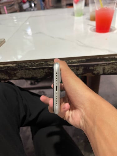 iPhone 11 256g 195$ ចរចា zin all ស្ទេីរខ្នងក្រោយ tix
