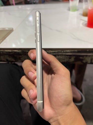 iPhone 11 256g 195$ ចរចា zin all ស្ទេីរខ្នងក្រោយ tix