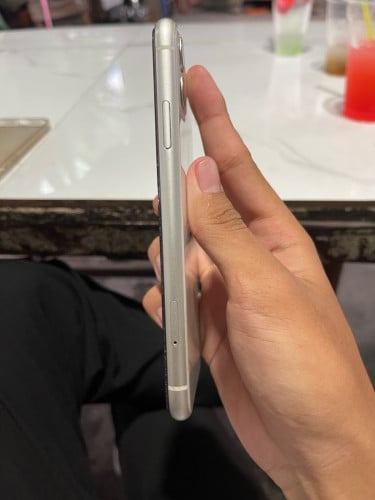iPhone 11 256g 195$ ចរចា zin all ស្ទេីរខ្នងក្រោយ tix