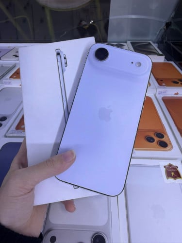 iPhone 17 Air, 256GB LL/A,នៅស្អាត99%,ថ្ម100%,សាកថ្ម23ដង