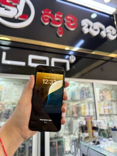 IPhone SE2 ហ្សុីន100%