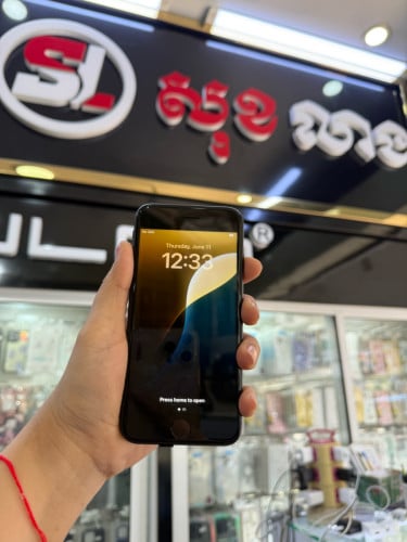 IPhone SE2 ហ្សុីន100%