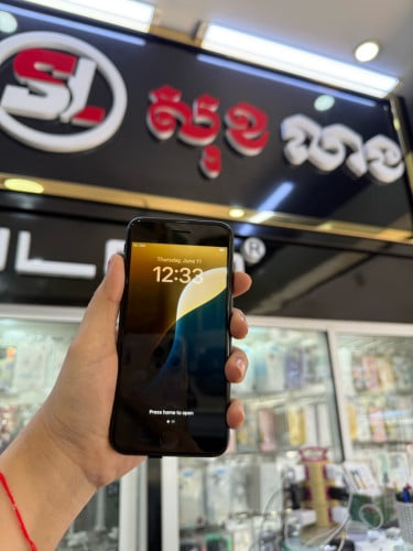 IPhone SE2 ហ្សុីន100%