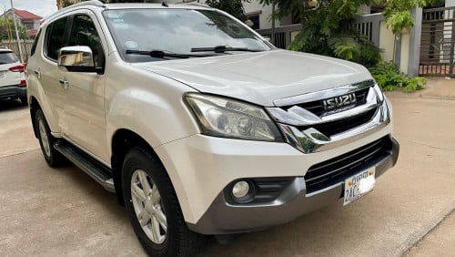 ISUZU MU-X 2015 full (4x4) ថ្មីខ្លាំង 90% Urgent Sale!!!
