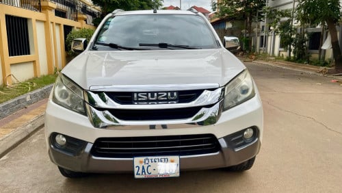 ISUZU MU-X 2015 full (4x4) ថ្មីខ្លាំង 90% Urgent Sale!!!