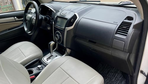 ISUZU MU-X 2015 full (4x4) ថ្មីខ្លាំង 90% Urgent Sale!!!