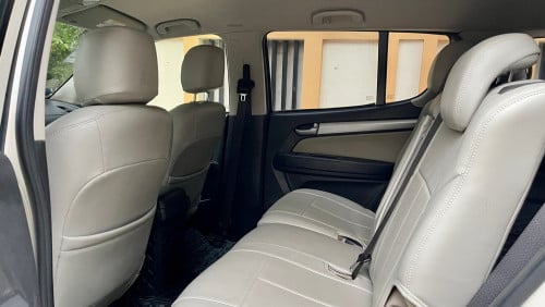 ISUZU MU-X 2015 full (4x4) ថ្មីខ្លាំង 90% Urgent Sale!!!