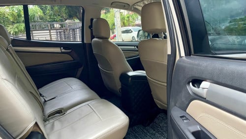 ISUZU MU-X 2015 full (4x4) ថ្មីខ្លាំង 90% Urgent Sale!!!