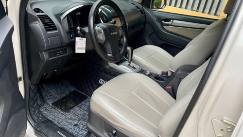 ISUZU MU-X 2015 full (4x4) ថ្មីខ្លាំង 90% Urgent Sale!!!